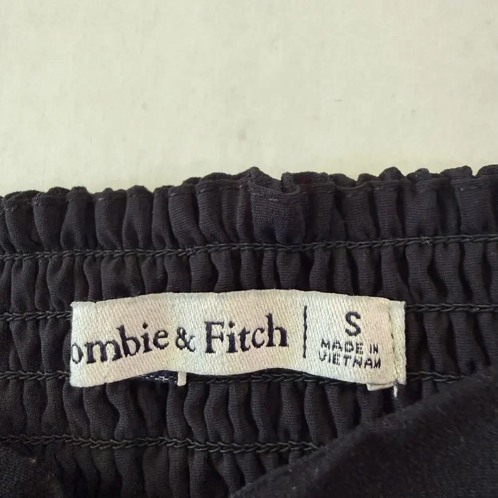 Abercrombie & Fitch Black Floral Smocked Puff Sleeve Crop Top Size S Cottagecore